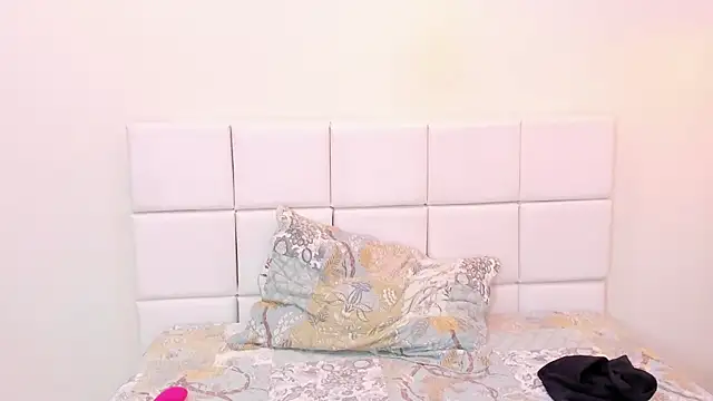 your_khloe's Live XXX Chat