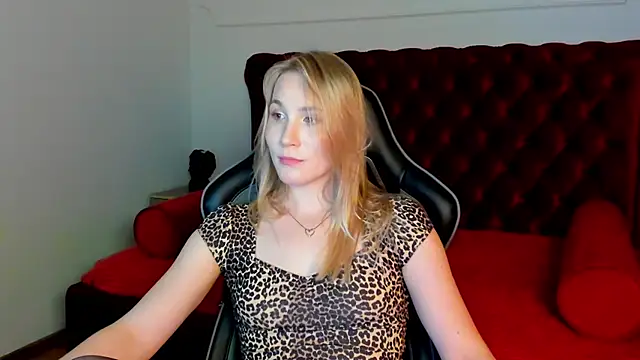 ElaraVoltage's Live XXX Chat