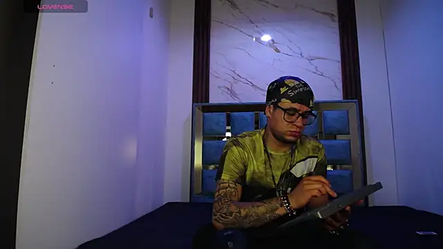 XXX chat uživo modela Nickk_21_