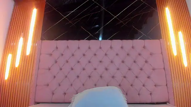 AinaPink's Webcam Show