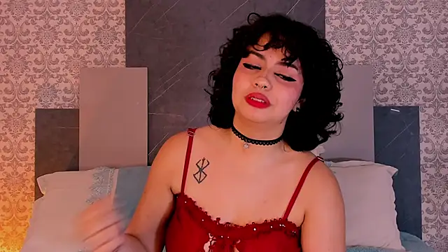 HornetNoir's Live XXX Chat