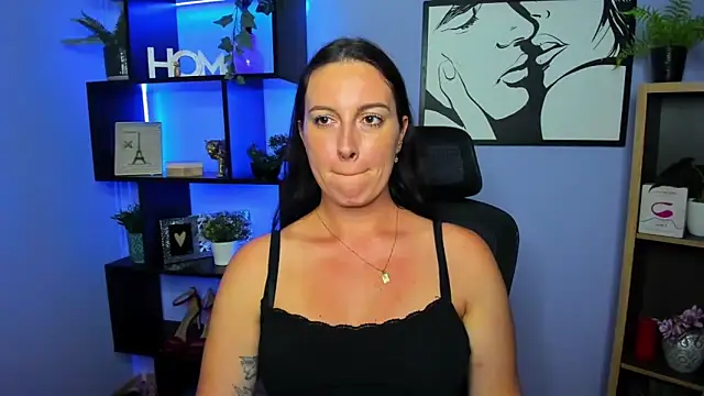 XXX chat uživo modela FUN_AMI