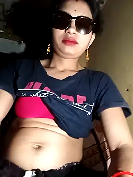 Show modela Tamanna-Bhatia na web-kameri