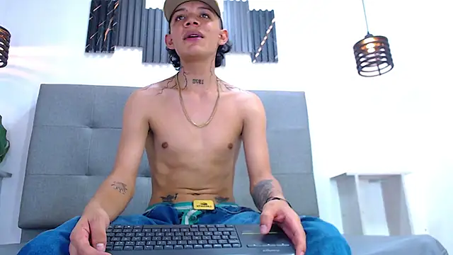 Daniel_Guty live XXX chat