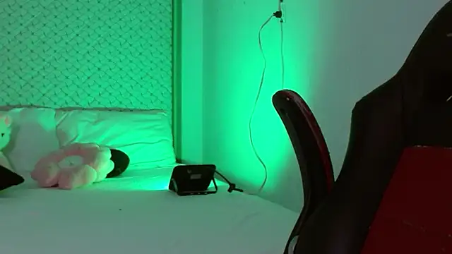 hantonella_'s Live XXX Chat