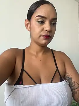 Sara-77 live XXX chat