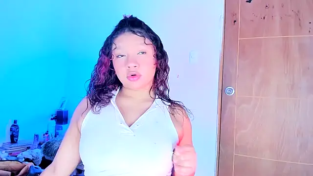 Онлайн чат XXX Emily_Coper18