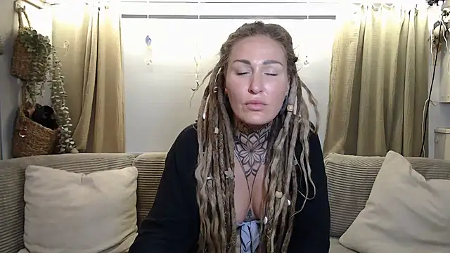 Show modela Mira-Grey89 na web-kameri