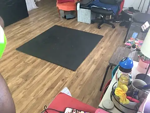 bigshh8 Show in webcam