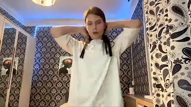 FeyAmpereのライブXXXチャット