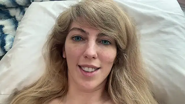 CelestialRuby's Webcam Show