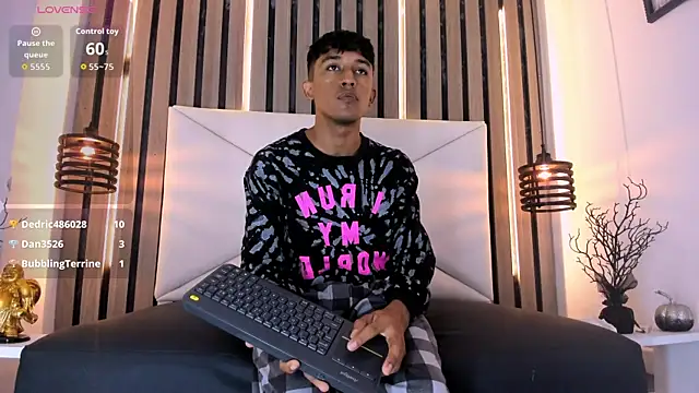 Chat +18 de Natzuki_1 ao vivo