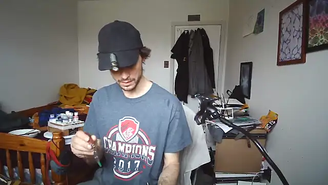 JohnnyMoves élő XXX-chatje
