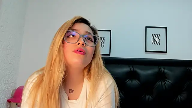 Abby_Morelly Adlı Modelin Canlı XXX Sohbeti