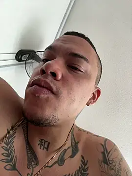 Chat +18 de AlphaMasterXxx ao vivo