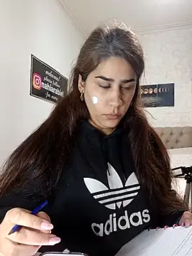 nahiarabiel33's Live XXX Chat