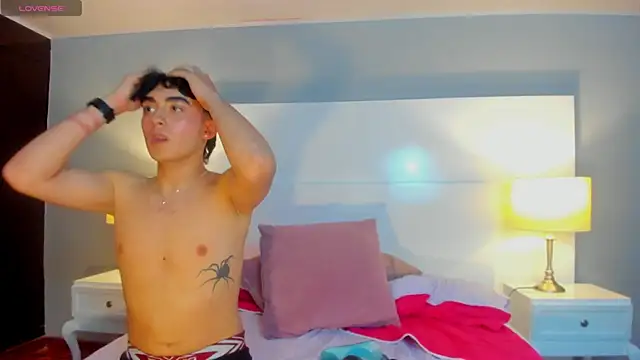Pertunjukan Kamera Web Bratzboys