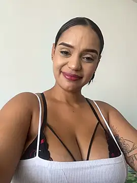 Sara-77 webkamerás műsora