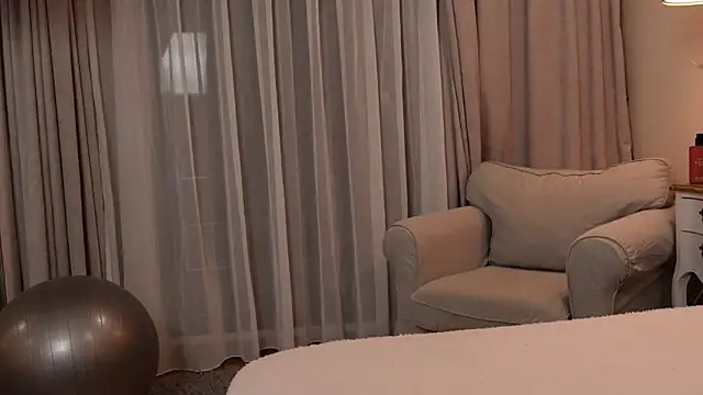 Chat +18 de IsabellaMysty ao vivo
