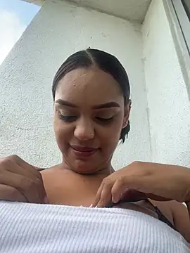 Sara-77 Show Webcam