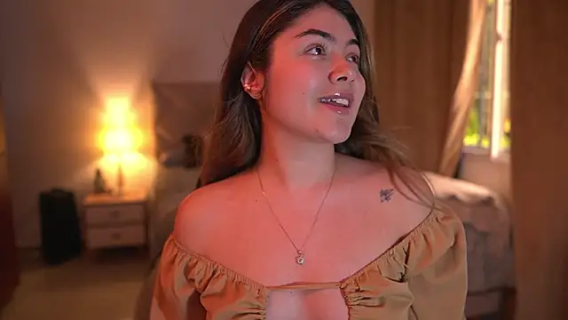 Lau_Bee Live XXX-chat