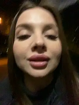 KrisMagnoly Adlı Modelin Canlı XXX Sohbeti