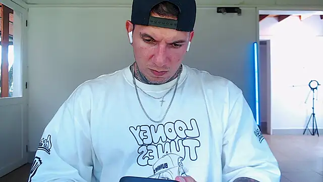 Shane_Clay élő XXX-chatje