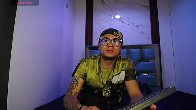 Nickk_21_ 在線直播表演