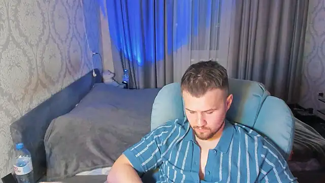 Vladik_b 网络视讯表演