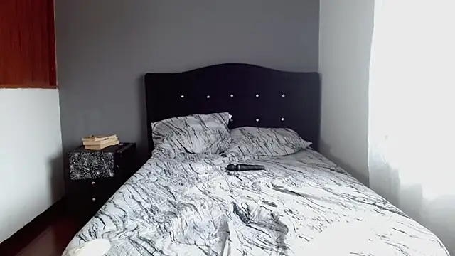 Emilia_1995's Live XXX Chat