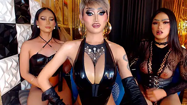 IndestructibleLily Webcam-Show