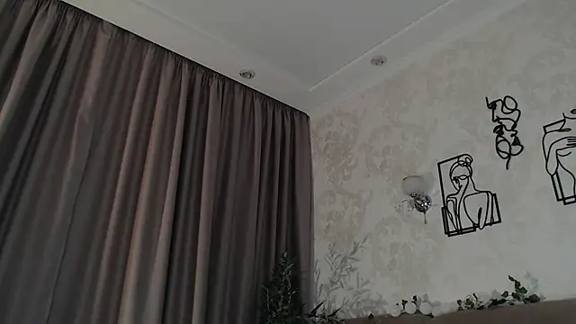 Emilly_angel Show in webcam