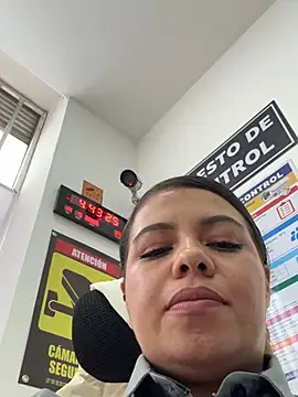 Ariana-07's Live XXX Chat