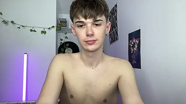 Show modela YourMilkyGuy na web-kameri