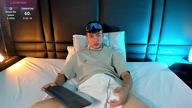 XXX chat uživo modela EthanSantori