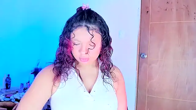 Chat +18 de Emily_Coper18 ao vivo