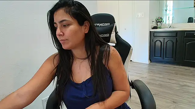 Abril_latex02's Live XXX Chat