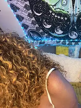 Chat +18 de SuzyCatzz ao vivo