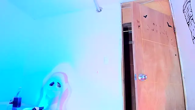 Chatroom XXX en direct de Emily_Coper18