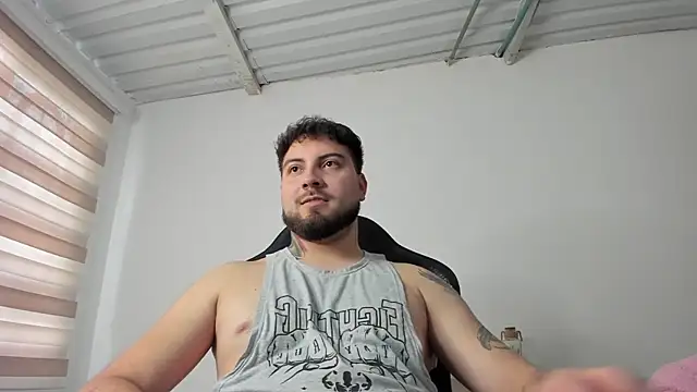 AaronHardi: вебкам-шоу
