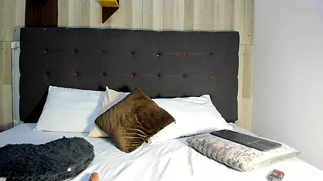 GabyRouge Adlı Modelin Canlı XXX Sohbeti