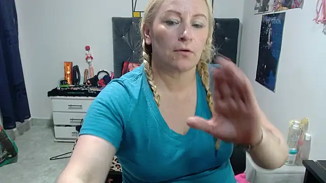 emperabigbootybigass' Live XXX Chat