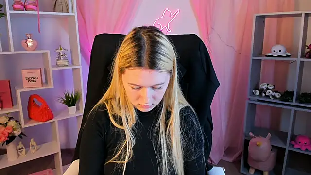CelestineMauriac's Live XXX Chat