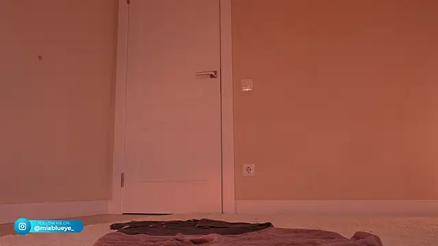 Miablueye Live XXX Chat