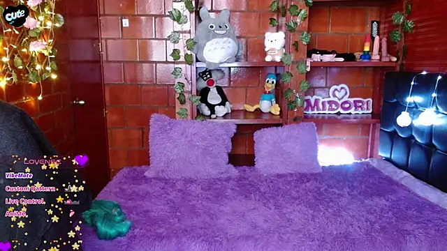 MidoriQuiinn's Live XXX Chat