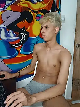 Alayn_sexy_ayes: διαδικτυακό σόου στην κάμερα