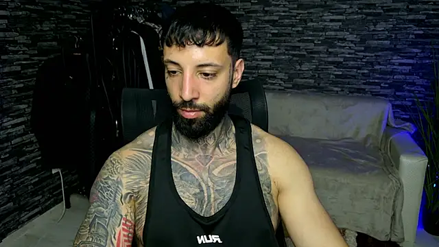 MasculineGuy99 网络视讯表演