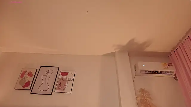 XXX chat uživo modela Meganlux1