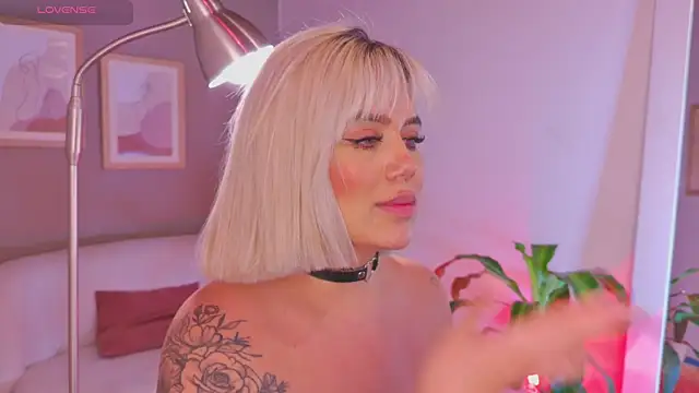 SalomeStorm_ Adlı Modelin Canlı XXX Sohbeti
