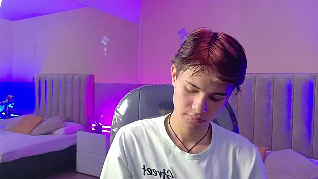 Chat +18 de Derek_Sinn ao vivo